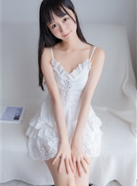 A girl in white dress(34)